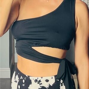 SHEIN Black Asymmetrical Sleeveless Crop Top